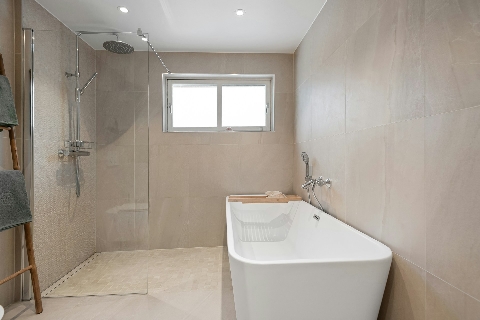 Sit-In Tubs: Compact Soaking Comfort, Styles, and Key Features