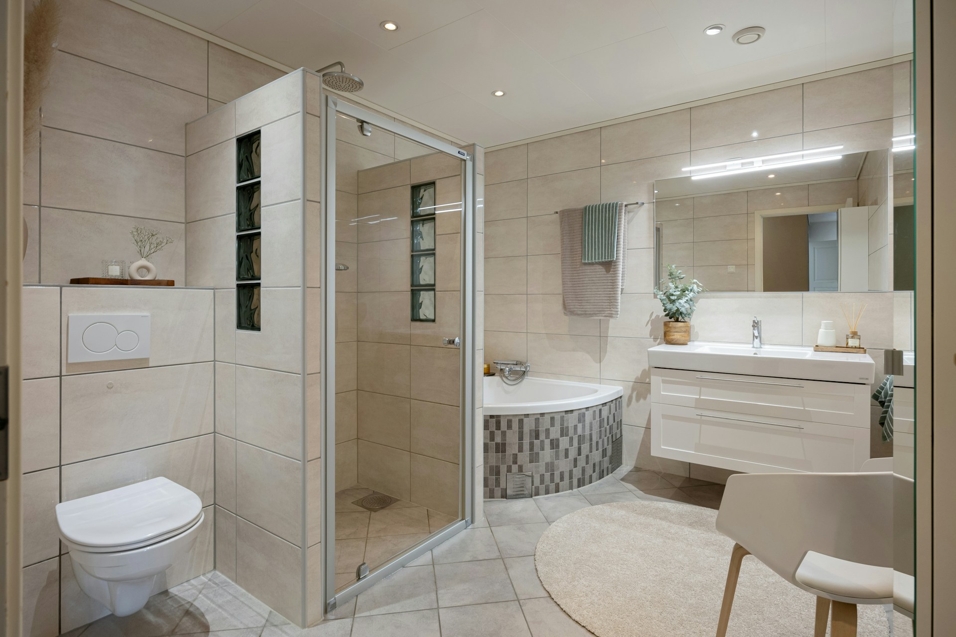 Sit-In Tubs in Las Vegas: Accessible Bathing, Features & Installation