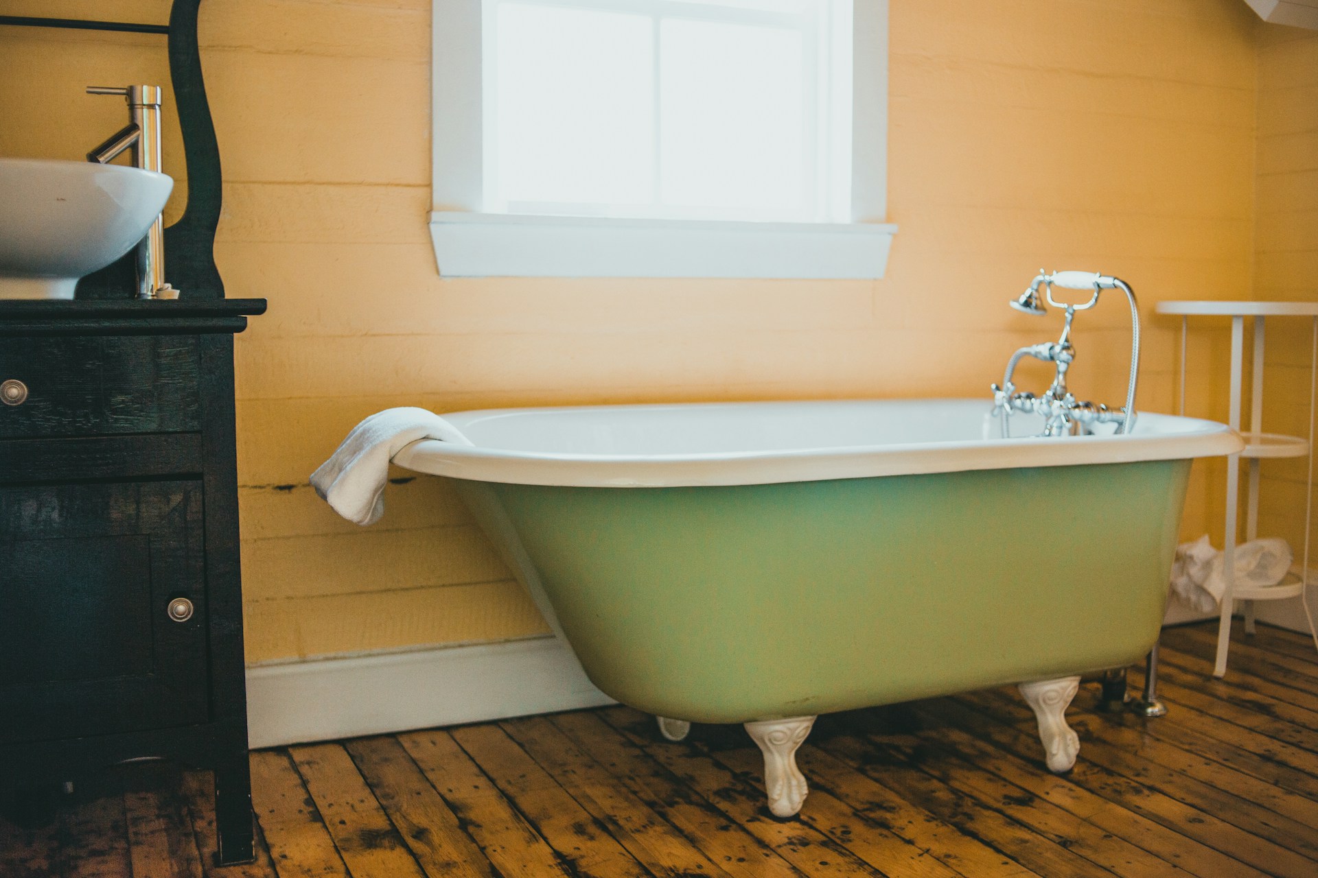 Tubs for Limited Mobility Designed for Comfort, Safety, and Confidence