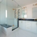 A photo of a bathroom